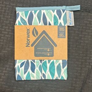 Norwex Leaf Pattern Window Cloth Mitt